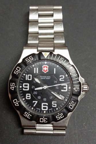 Victorinox montre quartz - a,